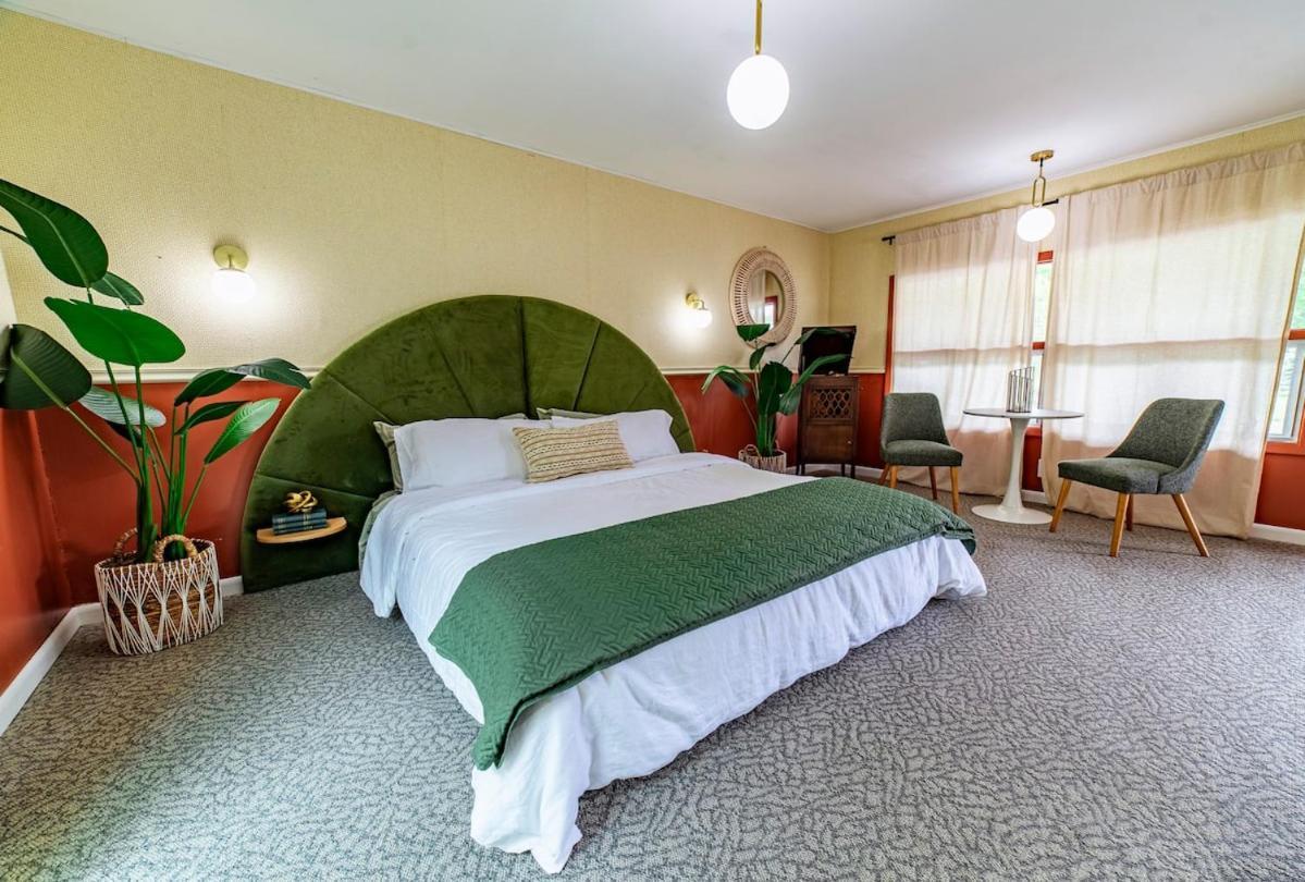 The Springs Motel New Ashford Eksteriør bilde