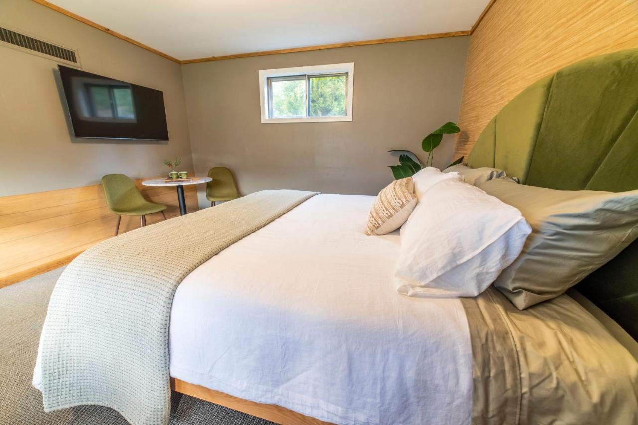 The Springs Motel New Ashford Eksteriør bilde