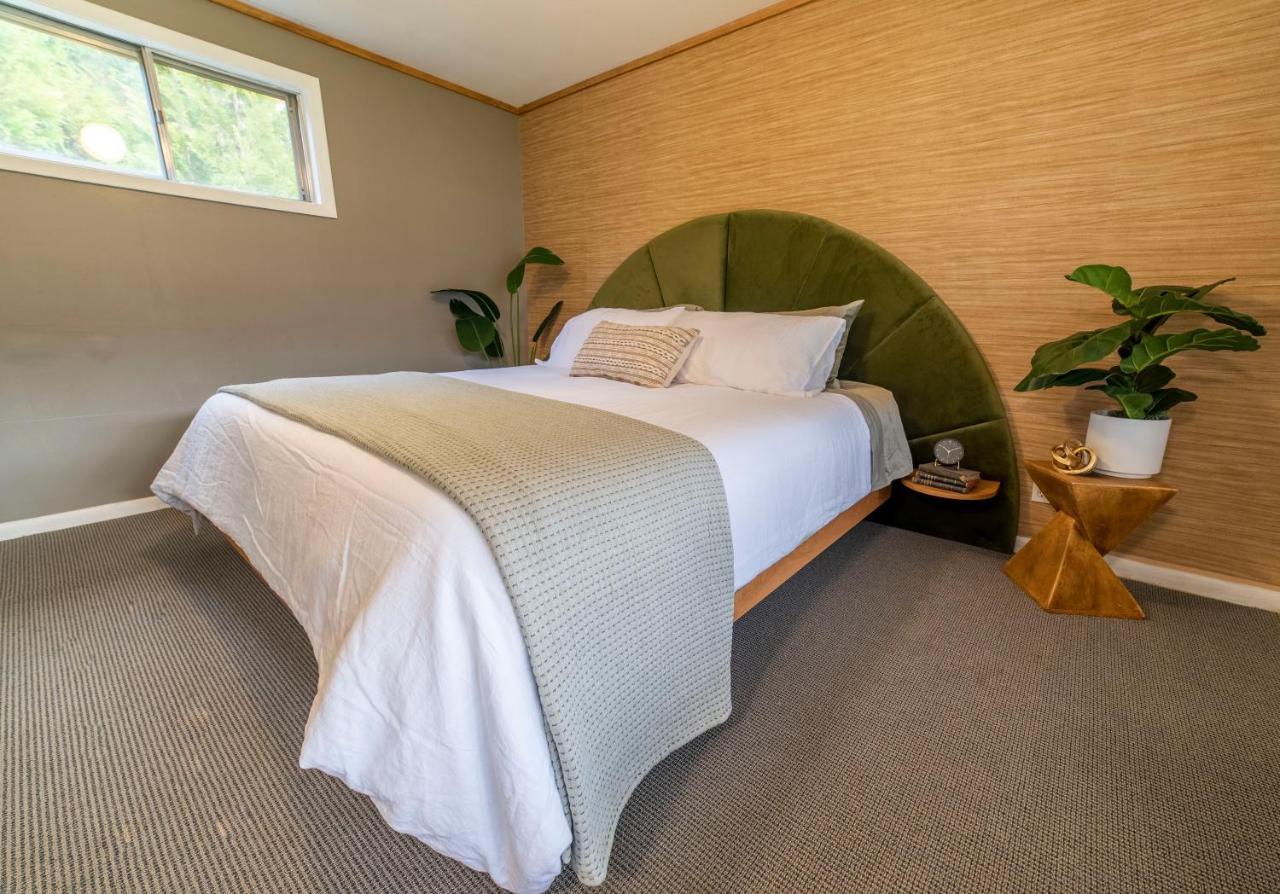 The Springs Motel New Ashford Eksteriør bilde