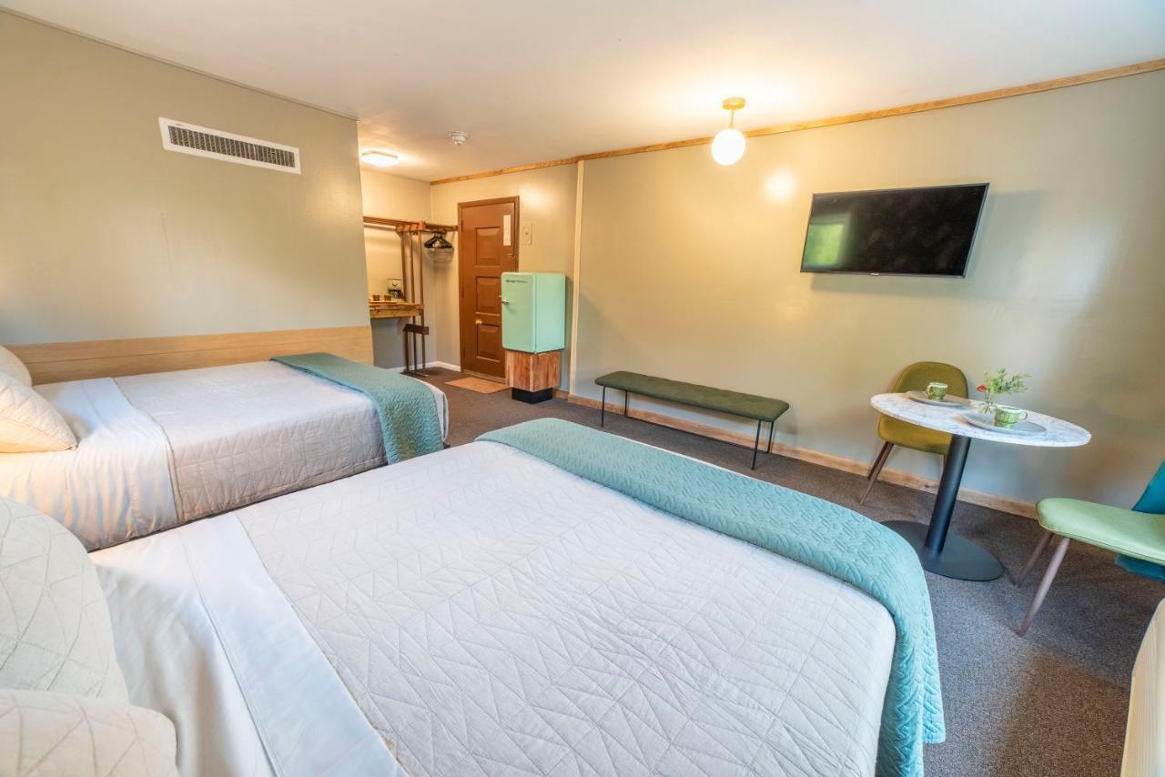 The Springs Motel New Ashford Eksteriør bilde