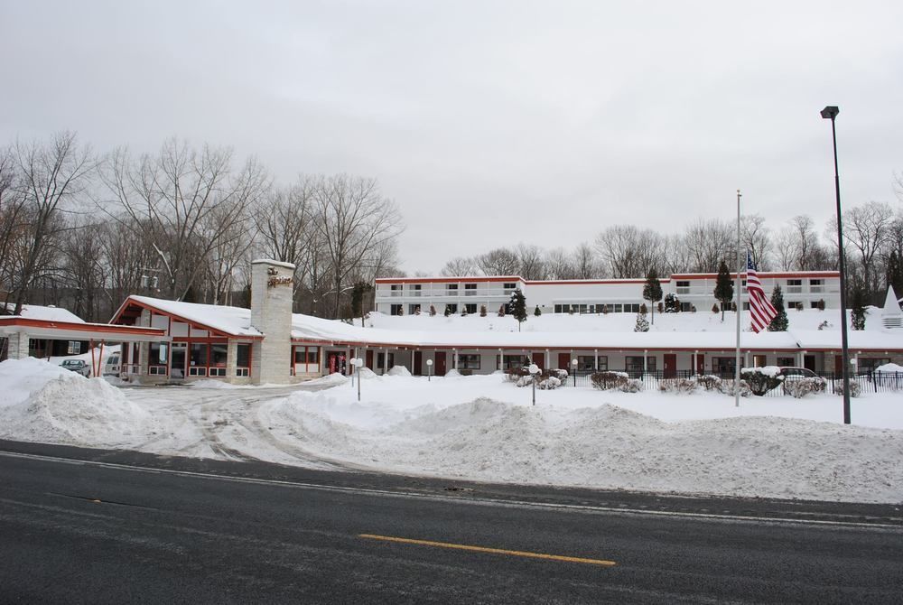 The Springs Motel New Ashford Eksteriør bilde
